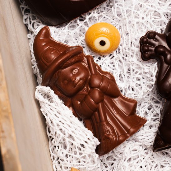 Reine Astrid Sujet Chocolat Lait - Sorcière Halloween 60g Reine Astrid Sujet Chocolat Lait - Sorcière Halloween 60g