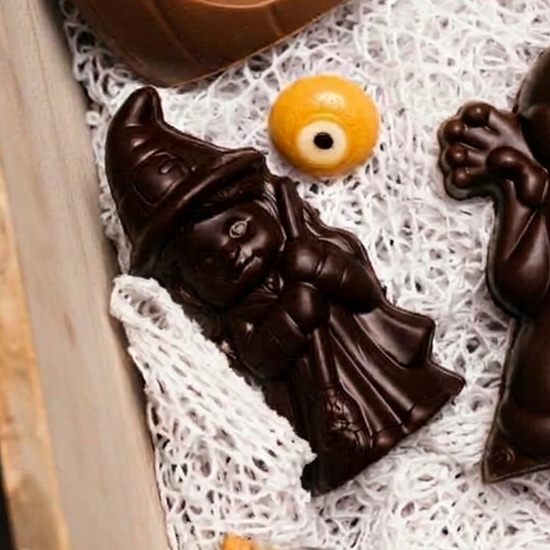 Reine Astrid Sujet Chocolat Noir - Sorcière Halloween 60g Reine Astrid Sujet Chocolat Noir - Sorcière Halloween 60g