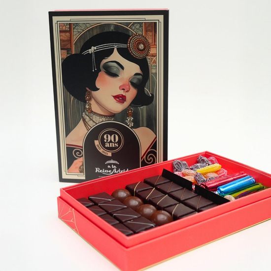Reine Astrid Coffret Chocolats Noir & Lait + Bonbons 90 Ans de Règne 25 Chocolats + Bonbons Reine Astrid Coffret Chocolats Noir & Lait + Bonbons 90 Ans de Règne 25 Chocolats + Bonbons